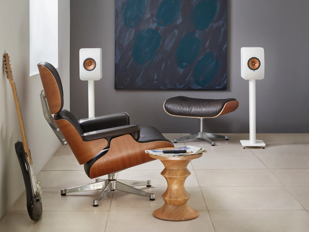 KEF_LS50_Wireless_II_white_lounge_chair_ls_4x3.png