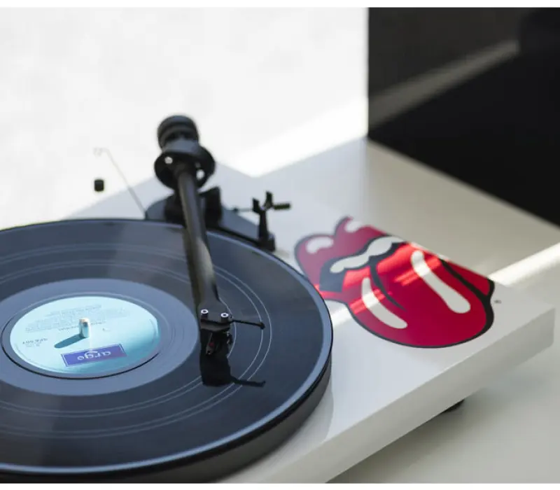 PRO-JECT Проигрыватель пластинок Debut III Rolling Stones OM10 БЕЛЫЙ EAN:9120082380577, Kinodrive.kz — фото 4