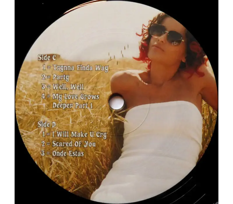 Виниловая пластинка Nelly Furtado – Whoa, Nelly!, Kinodrive.kz — фото 6