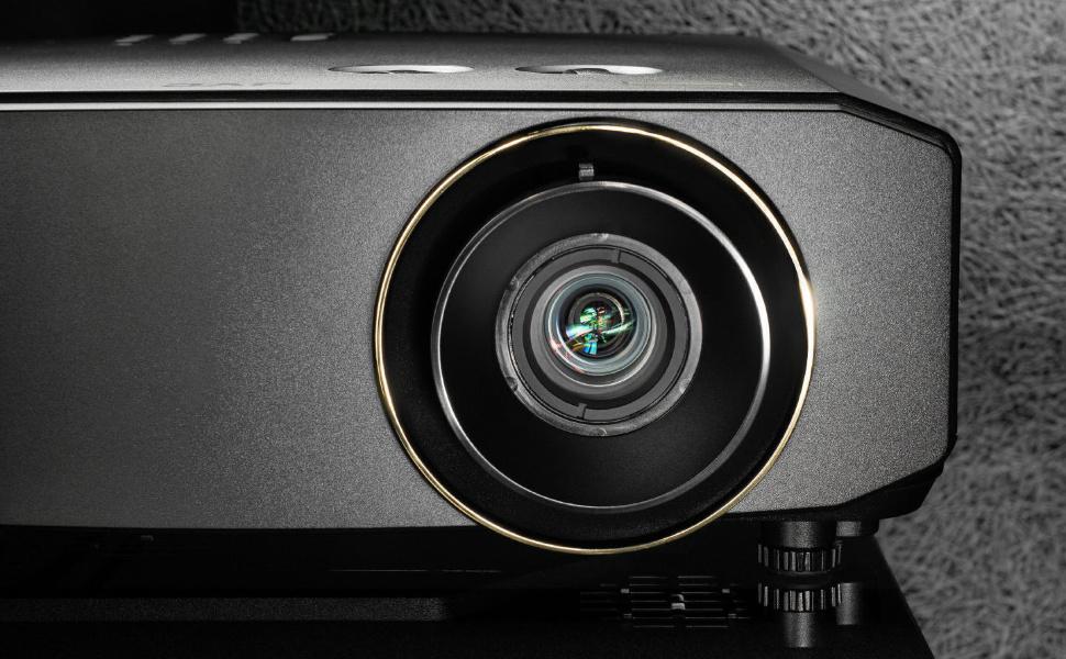 Тест проектора JVC LX-NZ3: светит лазер, светит ярко Тест проектора JVC LX-NZ3: светит лазер, светит ярко