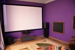 ​Проектор Optoma HD50 и комплект окружающего звука Polk модели RTi в системе Dolby Atmos&reg; &ndash; частный кинозал в Алматы