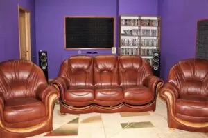 ​Проектор Optoma HD50 и комплект окружающего звука Polk модели RTi в системе Dolby Atmos® – частный кинозал в Алматы