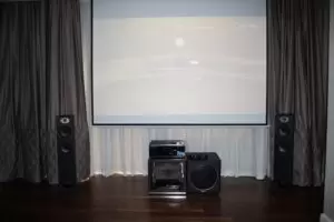 Два в одном: кинотеатр и игровая комната (Polk Audio TSx + Optoma HD25e) Два в одном: кинотеатр и игровая комната (Polk Audio TSx + Optoma HD25e)