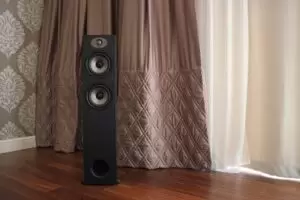 Два в одном: кинотеатр и игровая комната (Polk Audio TSx + Optoma HD25e) Два в одном: кинотеатр и игровая комната (Polk Audio TSx + Optoma HD25e)