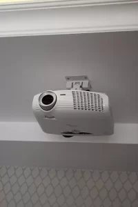 Два в одном: кинотеатр и игровая комната (Polk Audio TSx + Optoma HD25e) Два в одном: кинотеатр и игровая комната (Polk Audio TSx + Optoma HD25e)