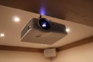 Домашнее караоке, кинозал и интерактивный гольф на базе Optoma, AUDAC и Polk Audio