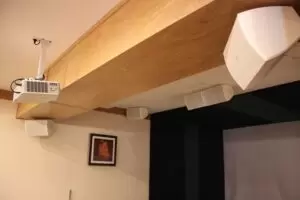 Домашнее караоке, кинозал и интерактивный гольф на базе Optoma, AUDAC и Polk Audio