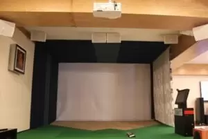 Домашнее караоке, кинозал и интерактивный гольф на базе Optoma, AUDAC и Polk Audio