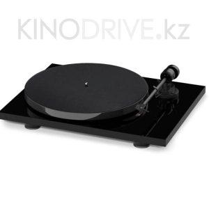 Виниловый проигрыватель Pro-Ject Е1 High Gloss ОМ5е UNI Черный